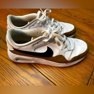 Men’s Nike shoes
